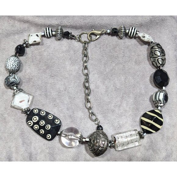 Handmade Chunky Abstract Black And White Glass Beaded Necklace - Picture 6 of 6